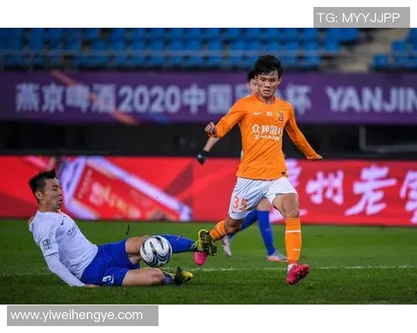 04年鲁能与武汉的巅峰对决回顾：激情四溢的足球盛宴与历史瞬间